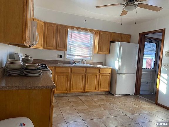 2nd image of 60 Crystal St