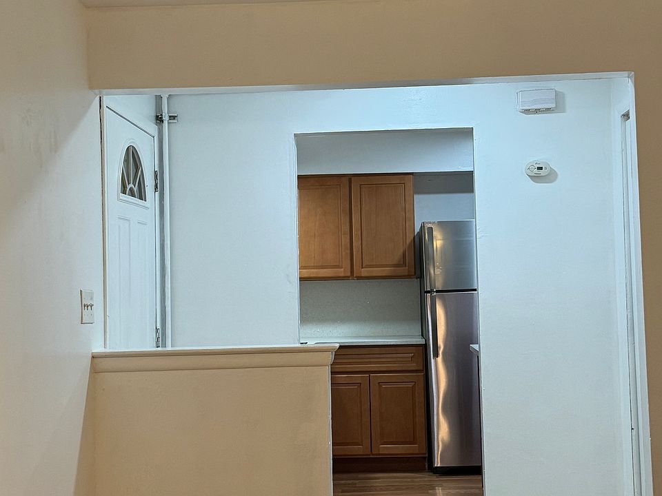 2nd image of 290 Woodbine Ave Floor 2
