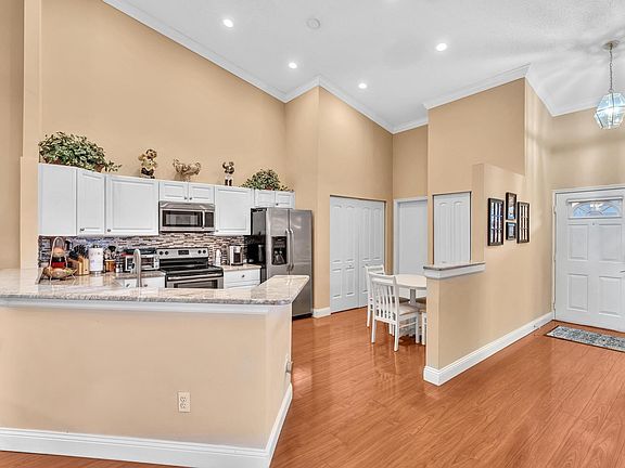 5th image of 9714 S Malvern Drive #9714