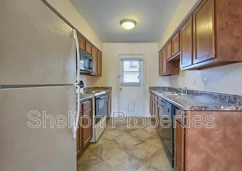 2 bed, 1.0 bath, 810 sqft, $1,400 — Photo 3
