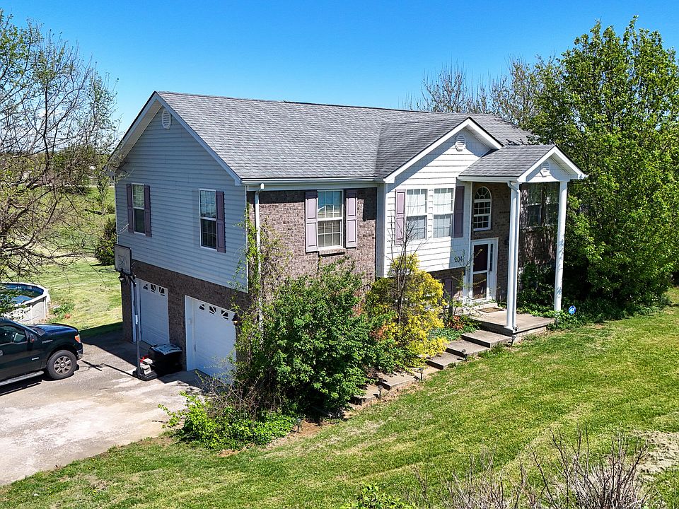 1st image of 204 Saddle Brook Ct