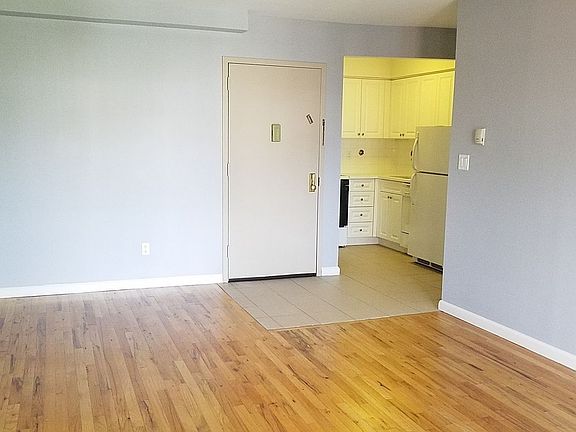 2nd image of 2534 27th St APT 2A