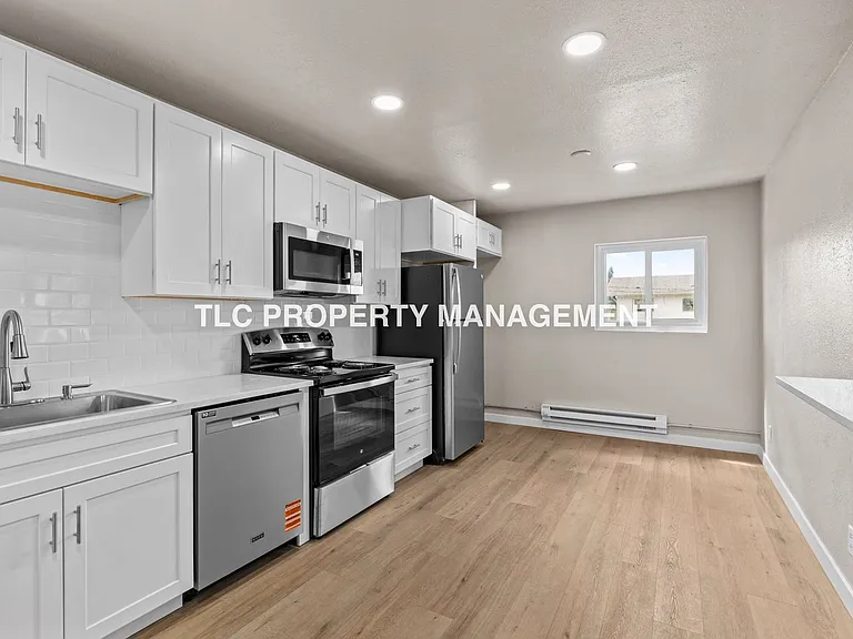 227 S 6th St — Photo 25