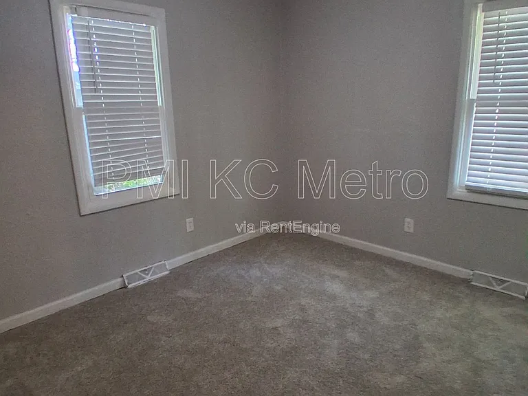 8304 E 110th Ter — Photo 17