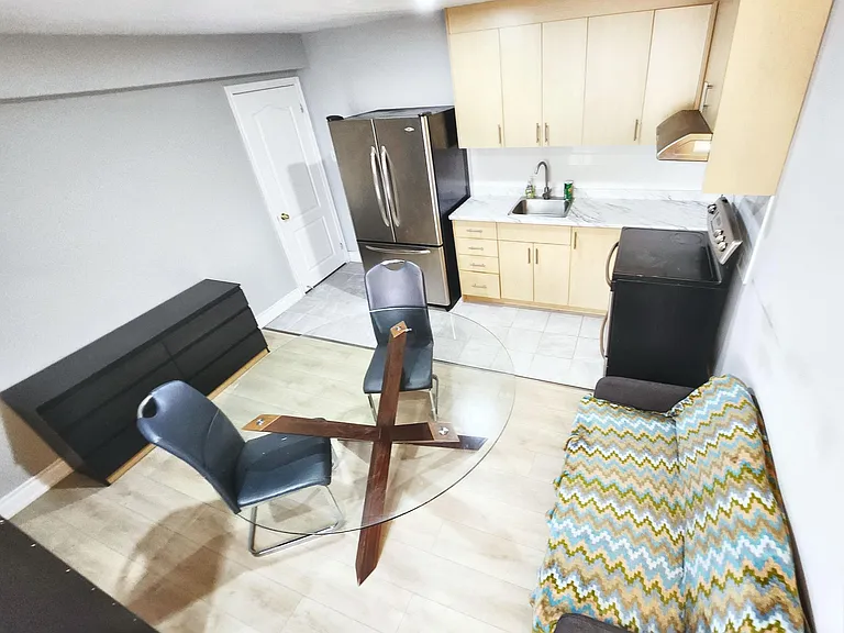 90 Napoli Dr — Photo 2