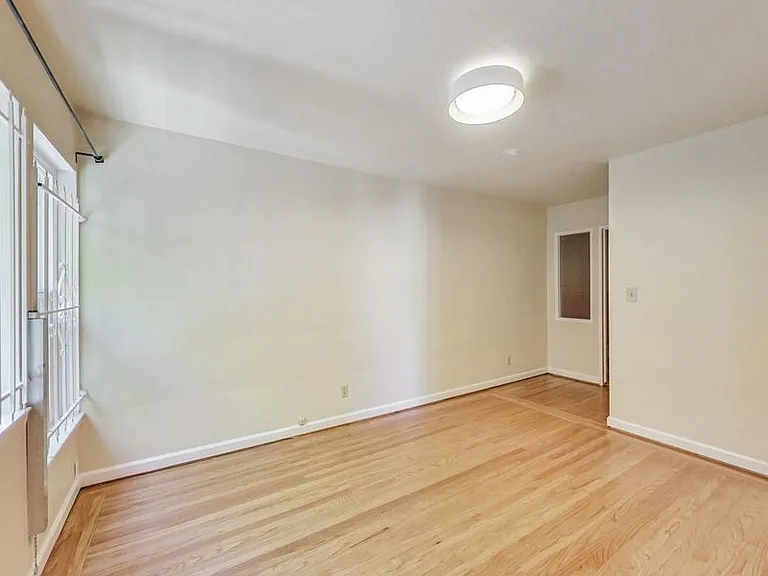 2208 Lakeshore Ave #311 — Photo 11