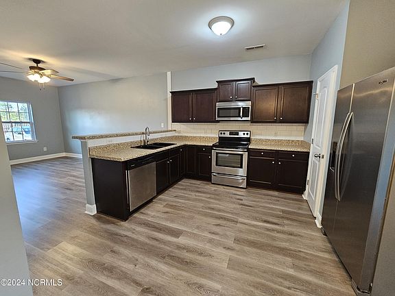 3rd image of 638 Ebb Tide Ln