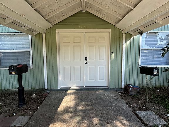 3rd image of 1025 E Main St #A
