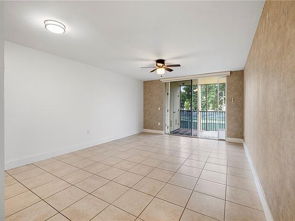 3rd image of 8255 Lake Dr #218