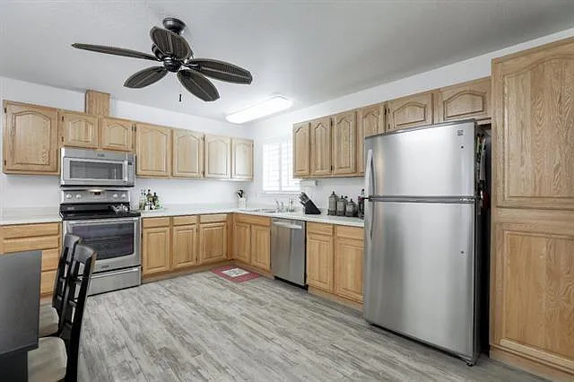 4 bed, 1376 sqft, $4,950 — Photo 3