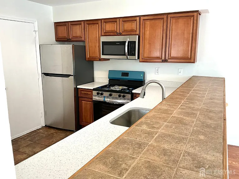 246 Hyde Park Rd — Photo 8