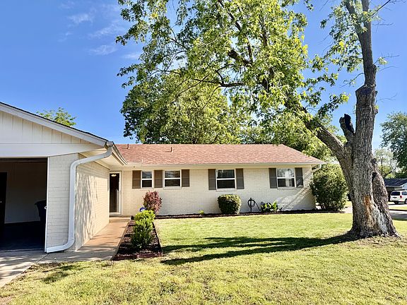 2nd image of 40 Arapaho Dr