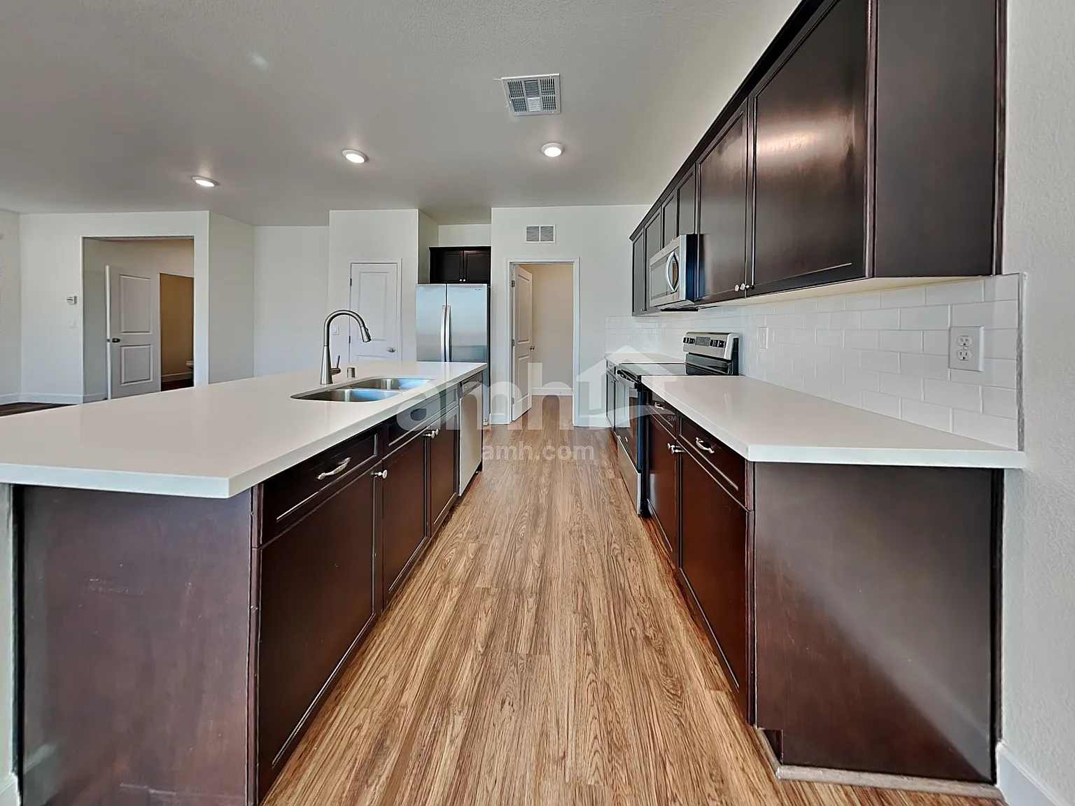 4 bed, 2.5 bath, 2157 sqft, $2,550 — Photo 3