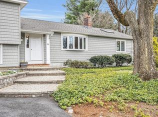 35 Lovejoy Rd, Andover, MA 01810