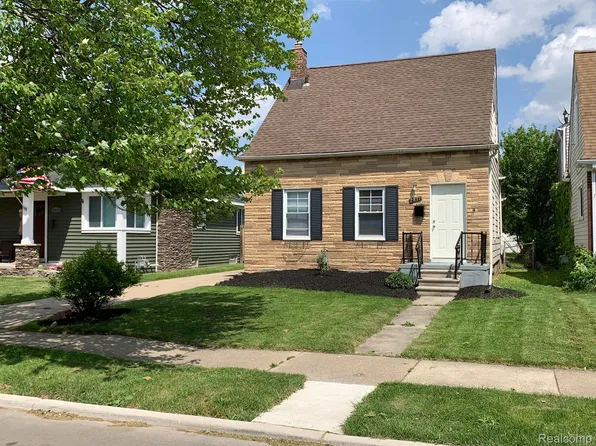 2811 22nd St, Wyandotte, MI 48192
