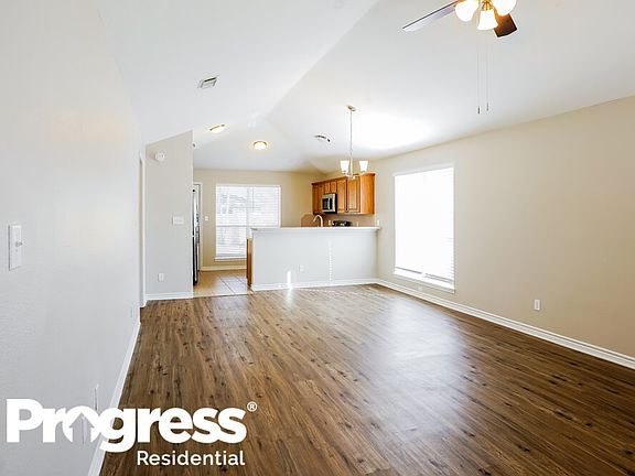 4th image of 2110 Redwood St