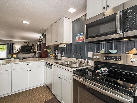 2nd image of 103 Harbor View Dr
