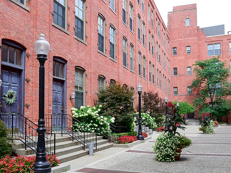 River Place Luxury Apartments — Photo 22