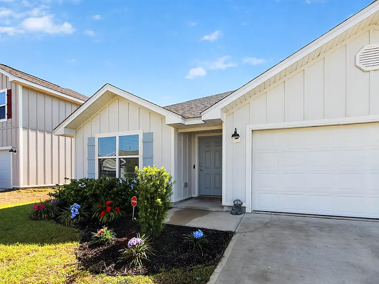 727 Quintana St — Photo 19