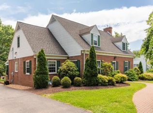 23 Woodland Dr, Staunton, VA 24401