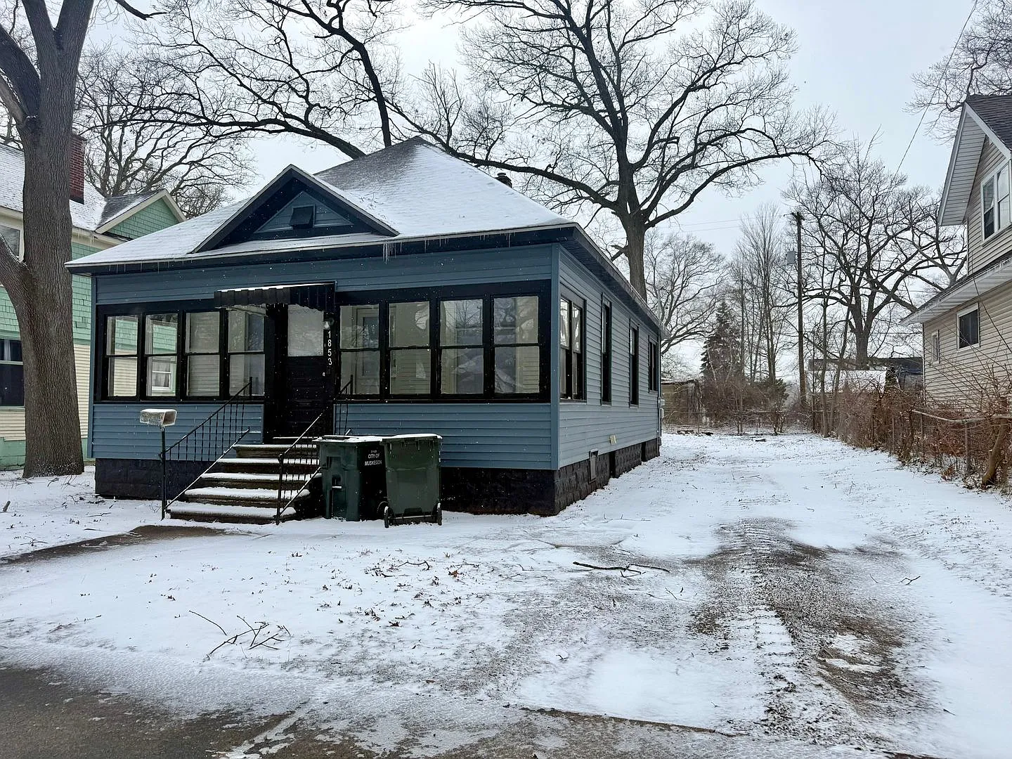 1853 Leahy St photo 1