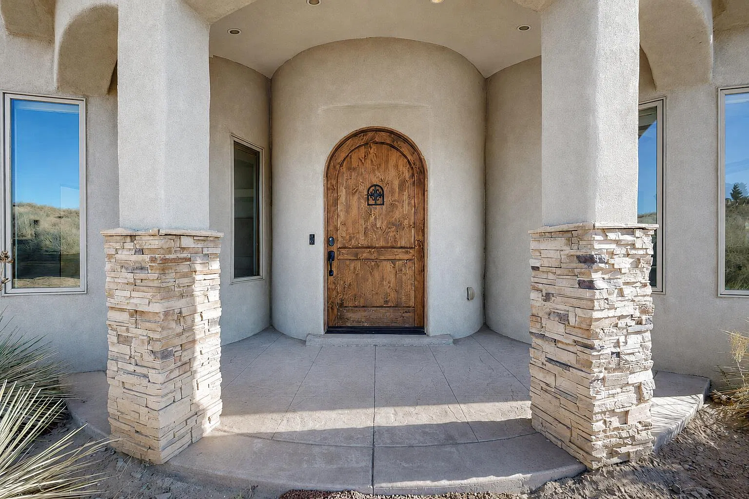 4 bed, 3.0 bath, 3328 sqft, $4,500 — Photo 2