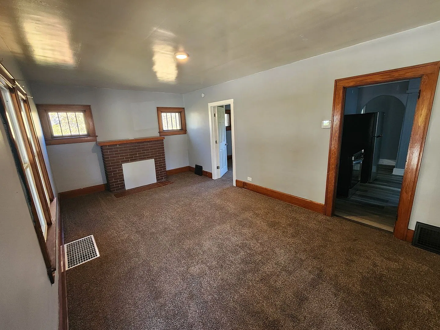 3 Bedroom 1.5 Bathroom House — Photo 2