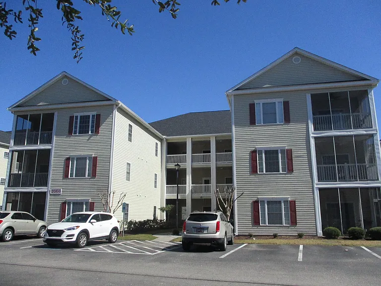 2060 Cross Gate Blvd — Photo 1