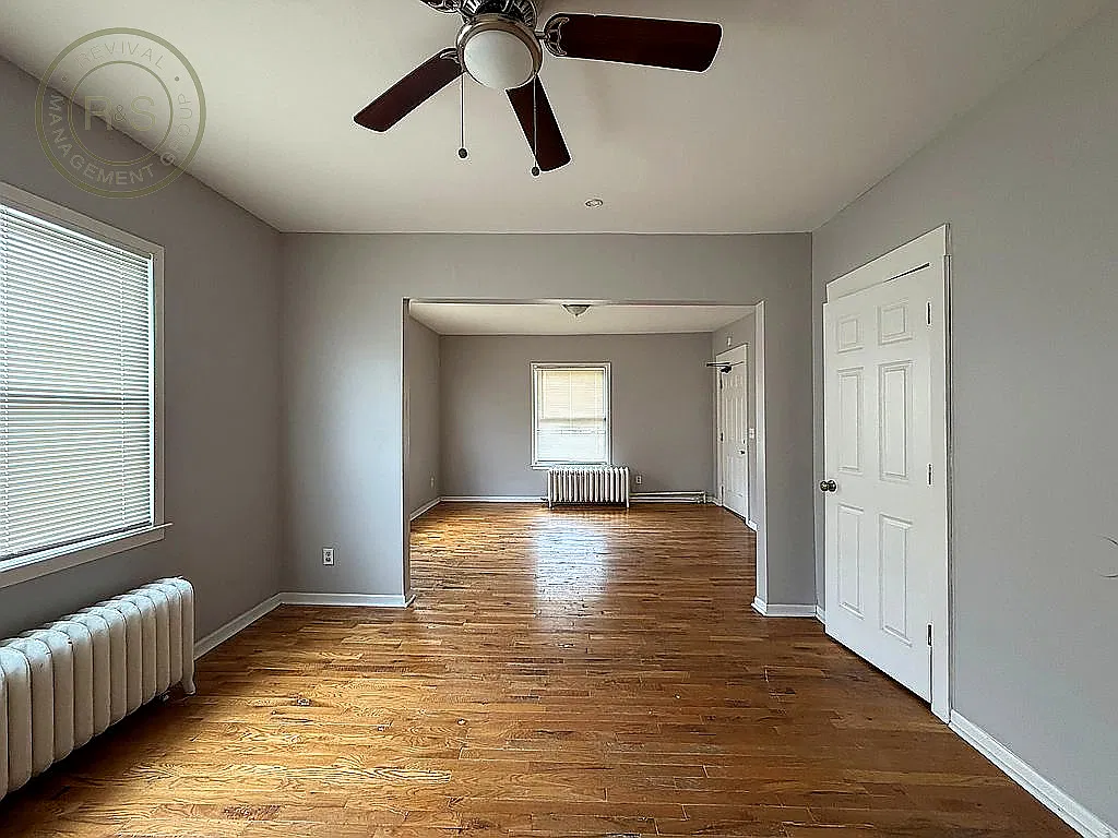 2 bed, 800 sqft, $1,300 — Photo 2