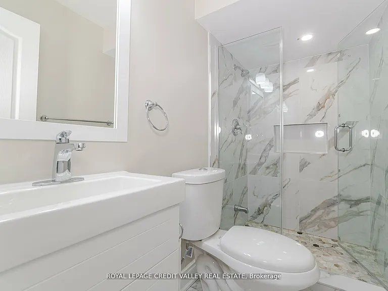 18 Trailhead Cres — Photo 27