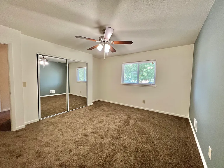 Mayfair Apartments — Photo 155