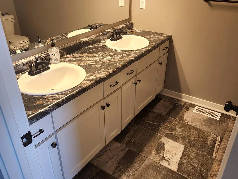 1526 Bristol St — Photo 4