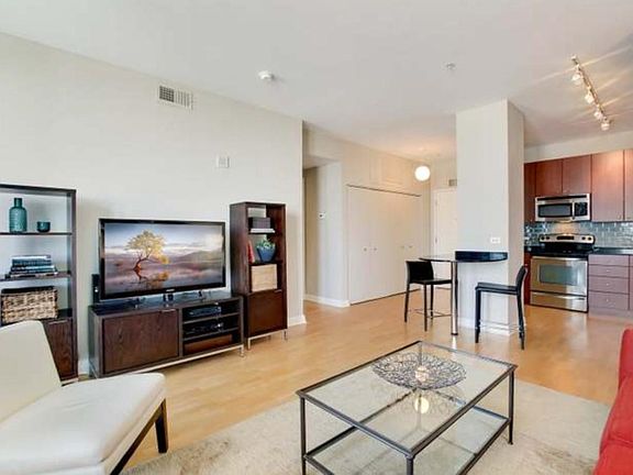 5th image of 565 W Quincy St Unit 1506