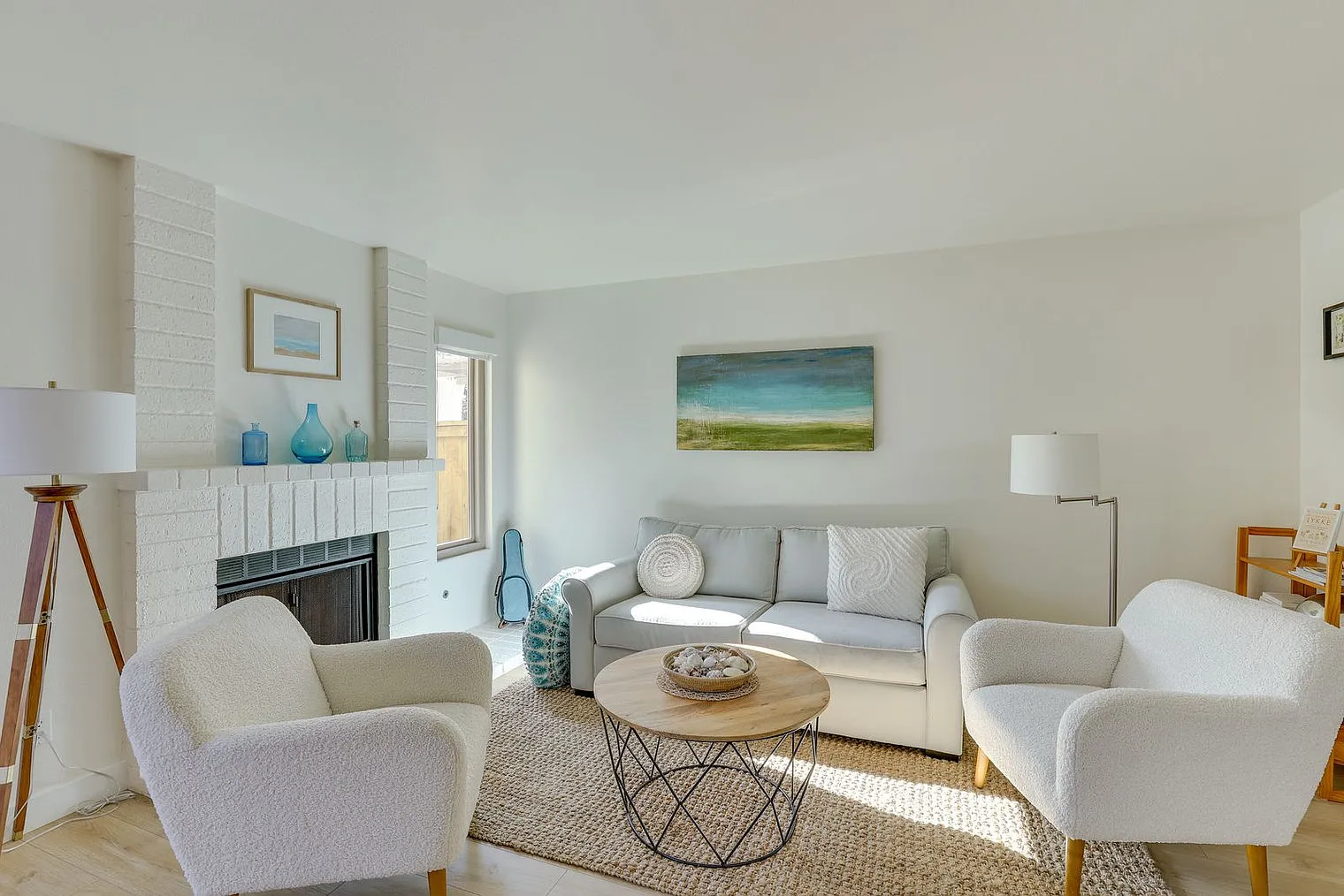 3 bed, 2.0 bath, 1399 sqft, $6,515 — Photo 4