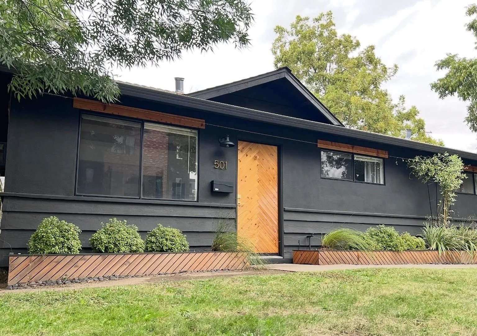 2 bed, 850 sqft, $2,350 — Photo 1