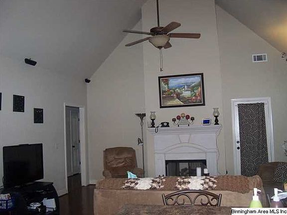 Living room w/fireplace