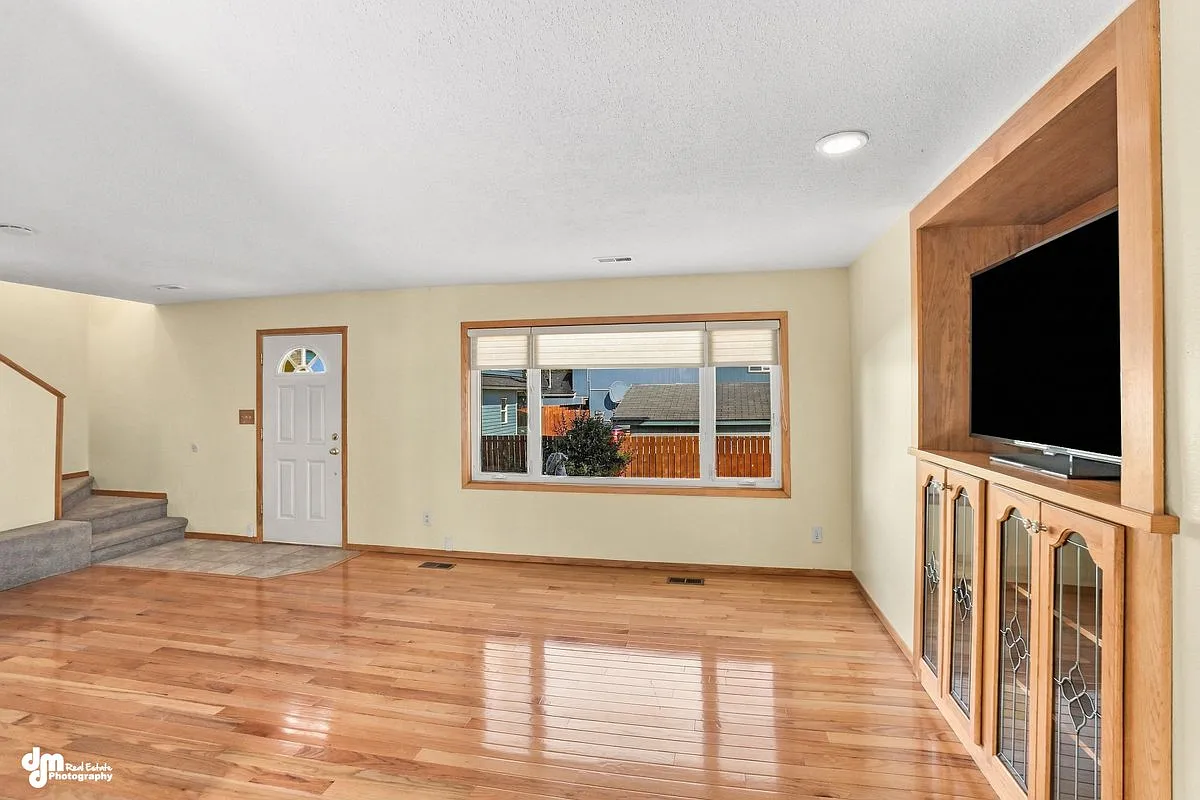 3 bed, 1.5 bath, $2,445 — Photo 2