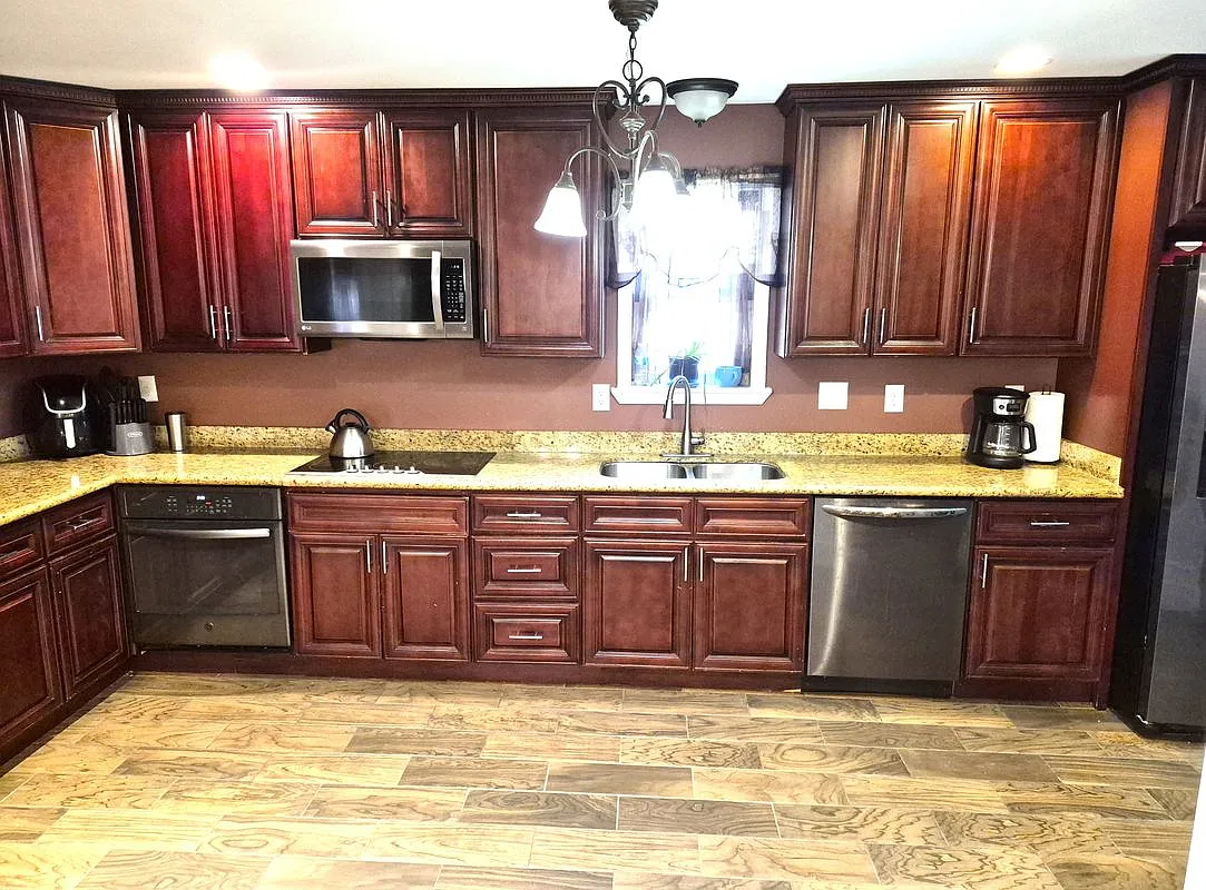 3 bed, 2.0 bath, 1859 sqft, $1,900 — Photo 3
