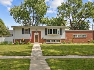1120 S 12th Ave, Saint Charles, IL 60174
