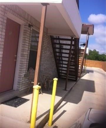 5th image of 849 Medina St APT 6