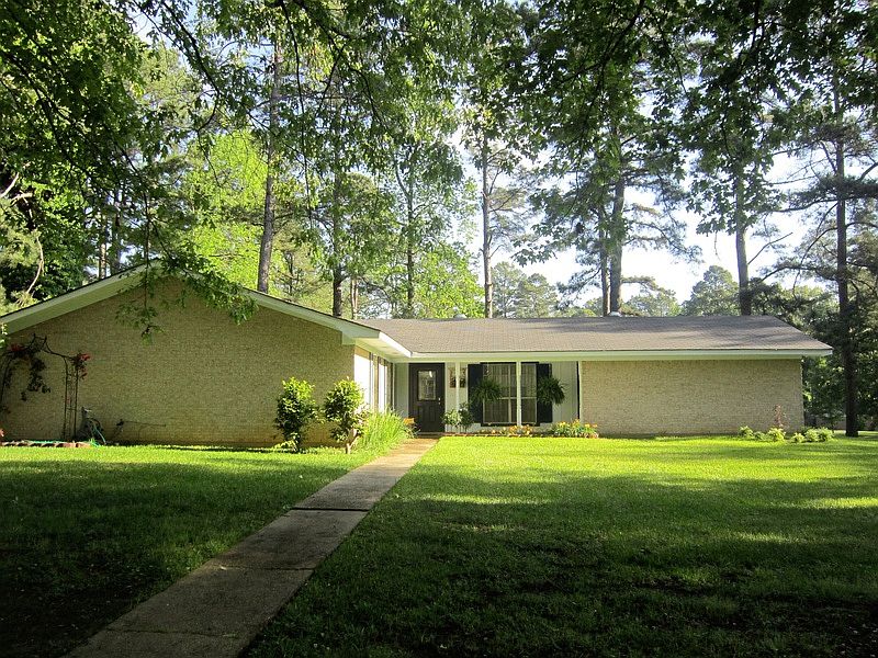 1st image of 176 Pinecrest Dr