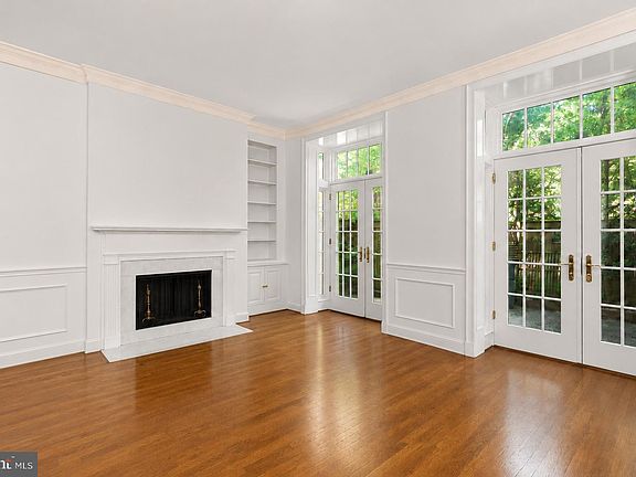 2nd image of 4422 Westover Pl NW