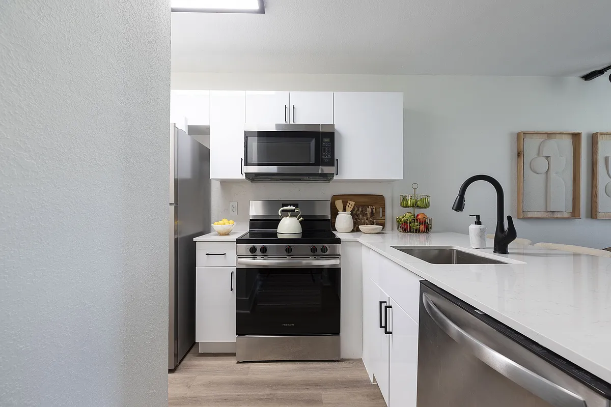 Building Photo - Palm Isle Residences