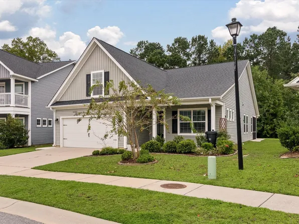 637 Pendleton Dr, Moncks Corner, SC 29461