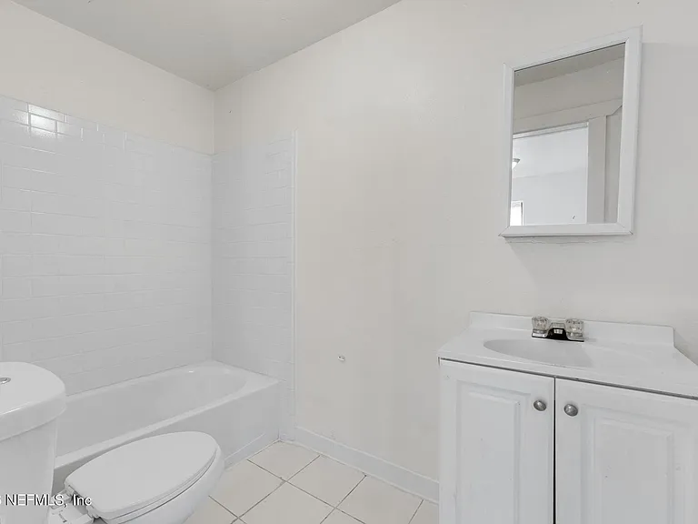 1830 W 27th St — Photo 14