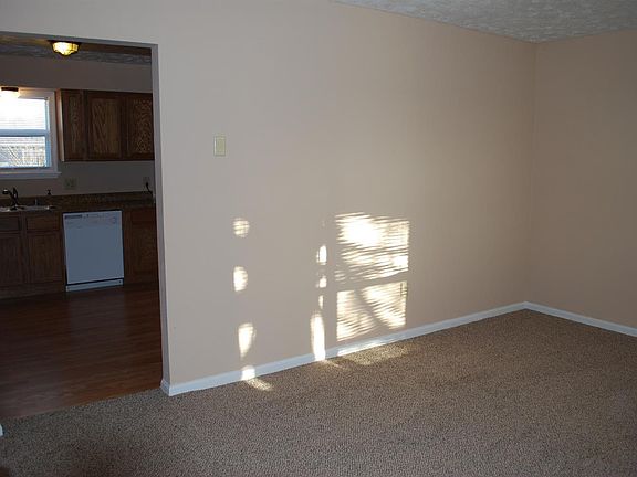 2nd image of 105 Honeysuckle Ct