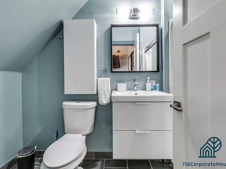 44 E Utica St #3B — Photo 17