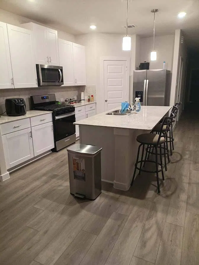 3 bed, 1688 sqft, $500 — Photo 4