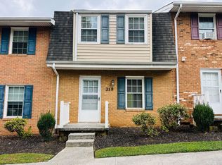 319 New Kent Rd, Blacksburg, VA 24060