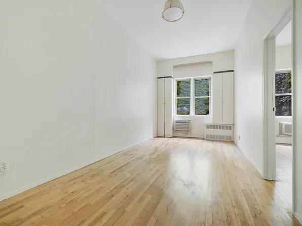 359 West 30th Street image 8 of 12